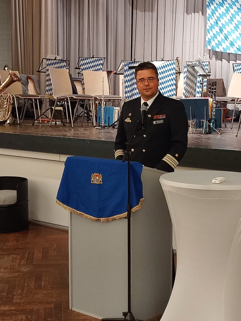 Der aktuelle Kommandant Michael Klöfkorn-Dorscht bei seiner Begrüßung