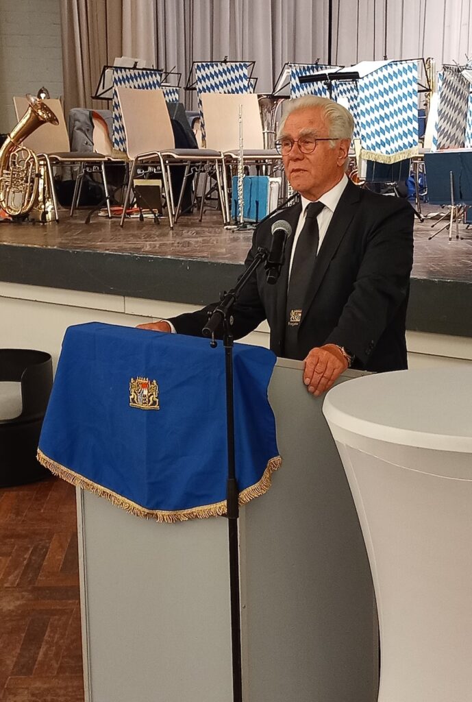 Grussworte des Freundeskreises durch Rudi Peterke