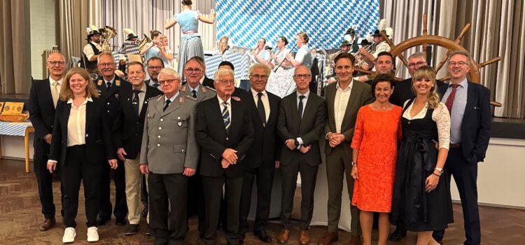 30. Jubiläum der Indienststellung der BAYERN Gruppenbild der anwesenden BAYERN